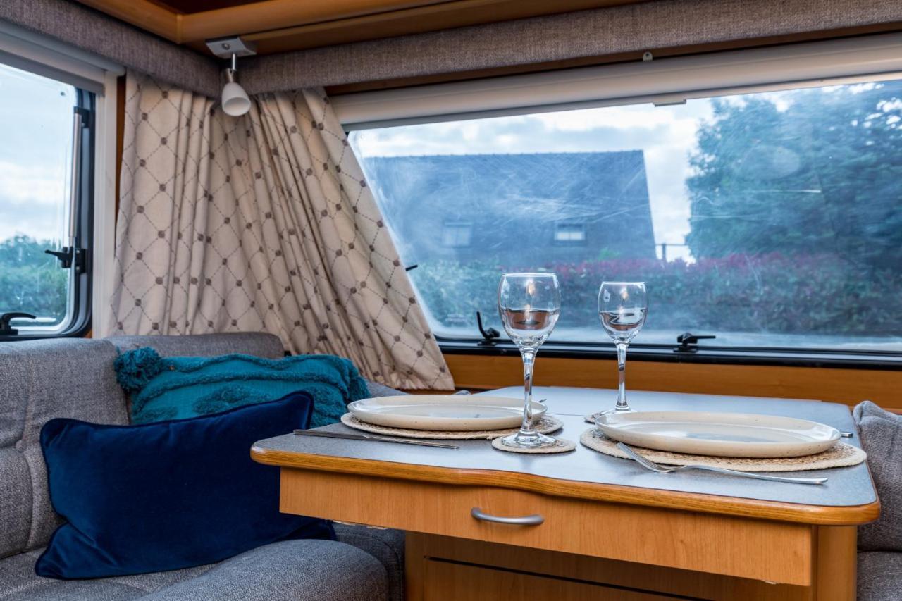 Cosy Caravan On Luxury Campsite Hulme End Zewnętrze zdjęcie