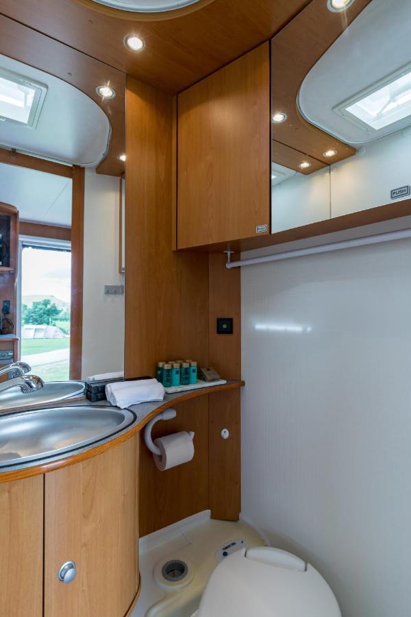 Cosy Caravan On Luxury Campsite Hulme End Zewnętrze zdjęcie